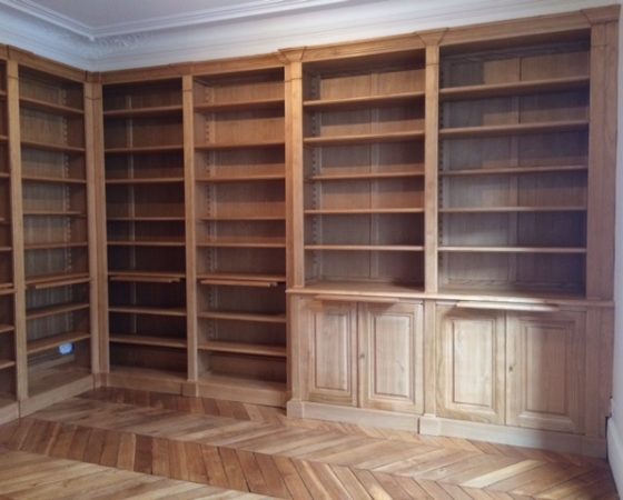 Importante bibliothèque d’angle