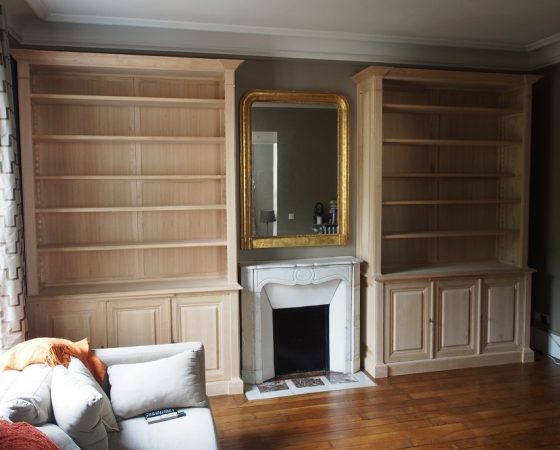 Paire de grandes bibliothèques de parquet en châtaignier brut