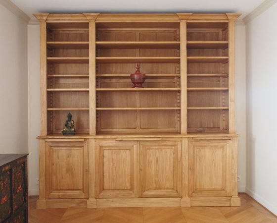 Bibliothèque teintée et cirée de style Directoire