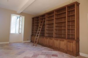 Grande bibliothèque de parquet en bois naturel pour un Château à Bordeaux
