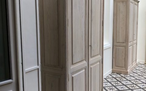 Paire de dressings pour un hall d’entrée dans très belle maison de Versailles