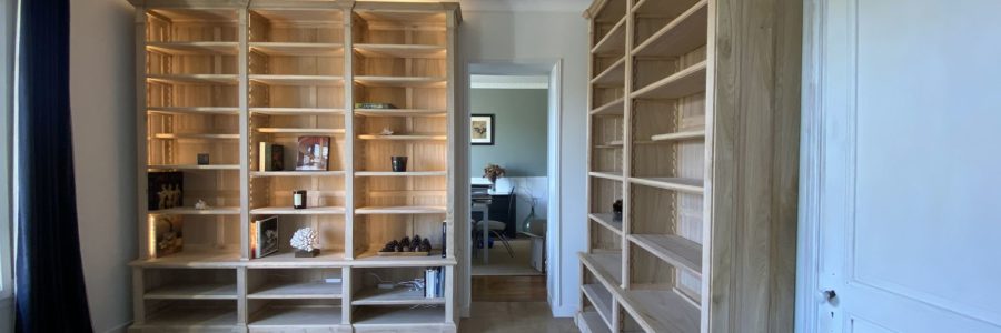 Bibliothèques dénommées Bibus en bois naturel sur mesure